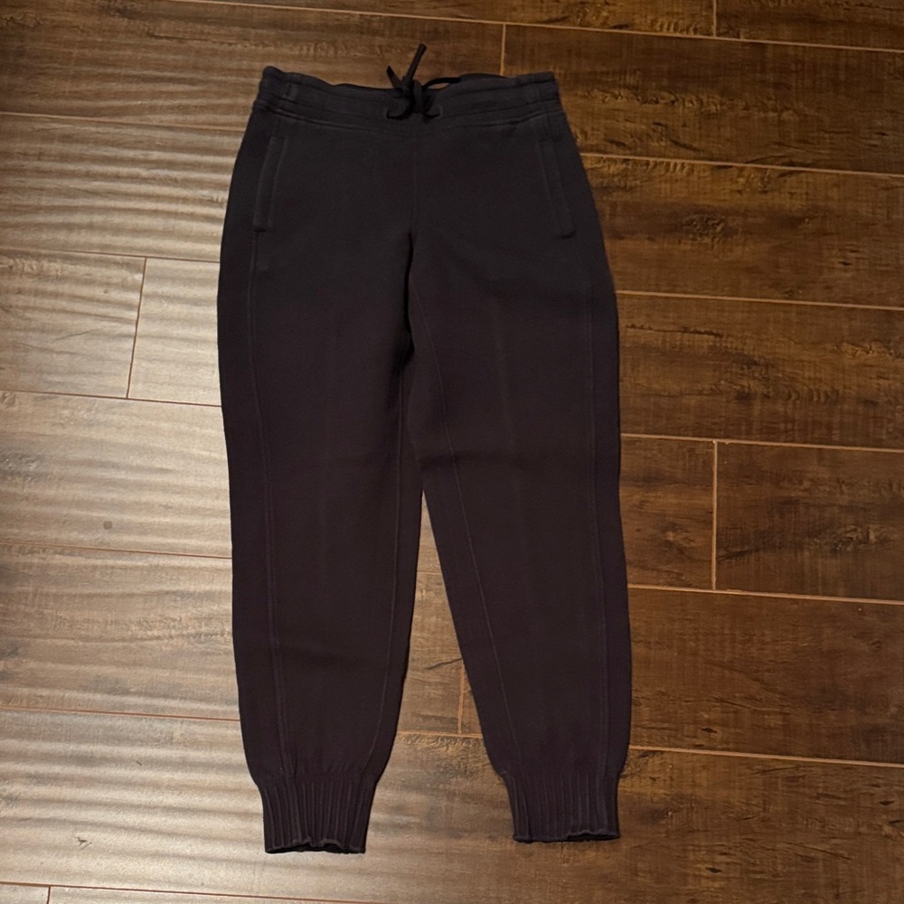 Lululemon women’s Black Jogger Pants